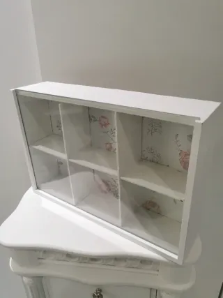 Mini vitrina de madera y cristal