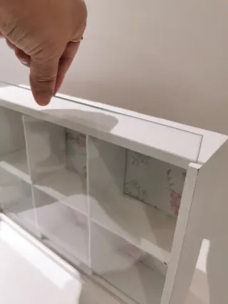 Mini vitrina de madera y cristal