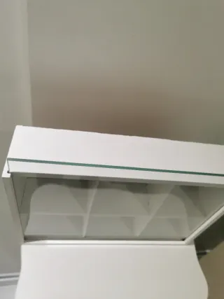 Mini vitrina de madera y cristal