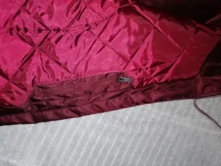 Abrigo 3/4  granate con capucha.