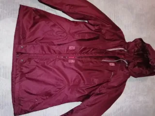 Abrigo 3/4  granate con capucha.