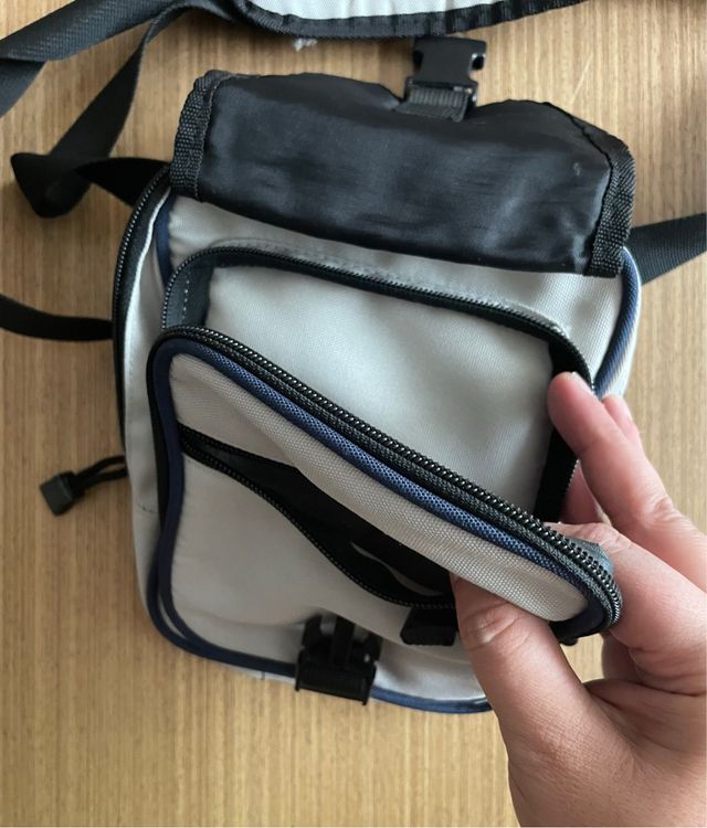 Bolso bandolera Converse gris y azul