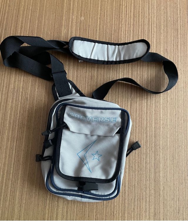 Bolso bandolera Converse gris y azul