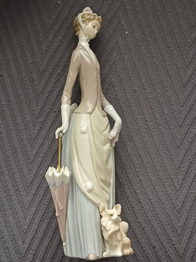 Lladro Dama con Perro SIN DEFECTOS