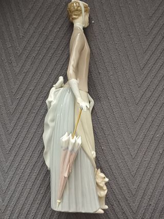 Lladro Dama con Perro  SIN DEFECTOS