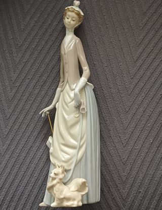 Lladro Dama con Perro  SIN DEFECTOS