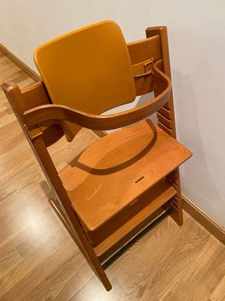 Trona de madera para bebé