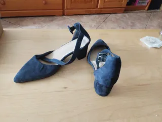 Zapatos de tacón ante azul punta.