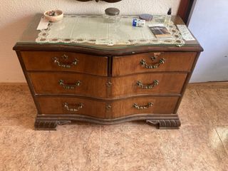 Mesita de noche y cómoda antigua madera noble