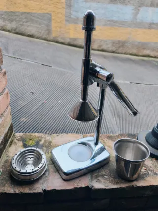 Spremiagrumi manuale in metallo