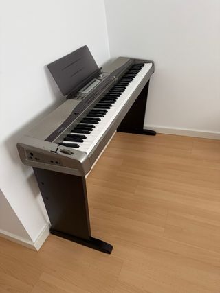 Piano Casio Privia con mueble