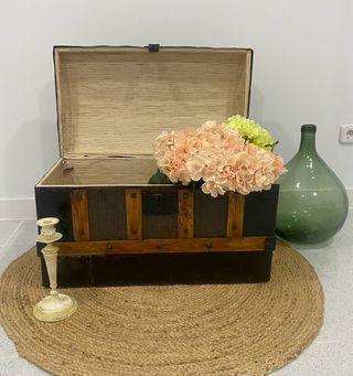 Baúl antiguo restaurado madera y metal