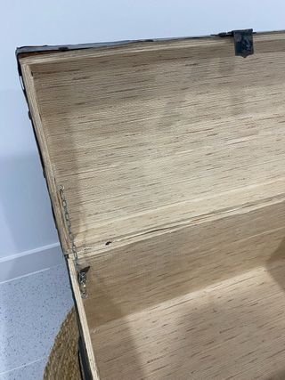 Baúl antiguo restaurado madera y metal