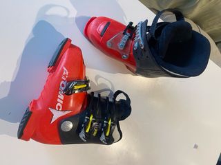Botas de esquí ATOMIC infantiles.