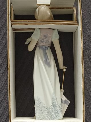 Lladro Niña Paloma Paraguas Gato. Mide 23 cm