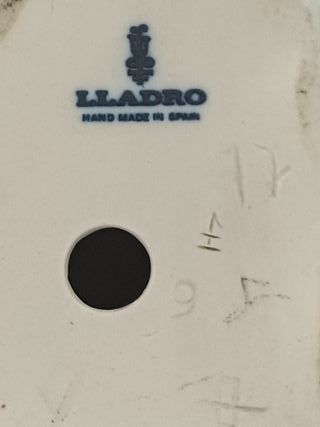 Lladro Niña Paloma Paraguas Gato. Mide 23 cm