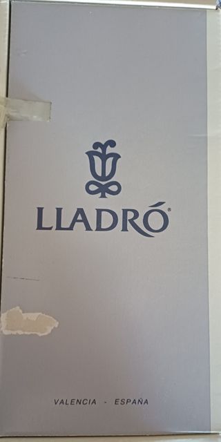 Lladro Niña Paloma Paraguas Gato. Mide 23 cm