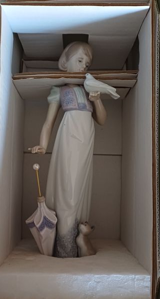 Lladro Niña Paloma Paraguas Gato. Mide 23 cm
