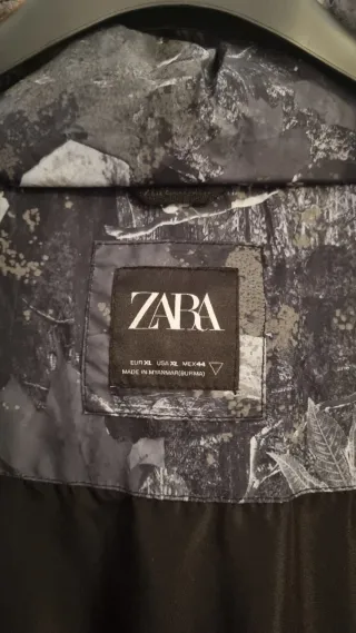 Chaqueta Puffer ZARA Estampado Camuflaje Talla XL