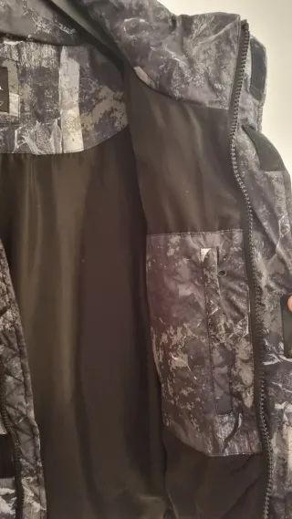 Chaqueta Puffer ZARA Estampado Camuflaje Talla XL