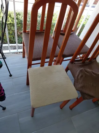 4 Sillas de Comedor Madera y Tela