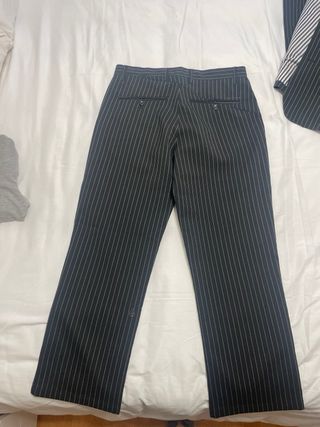 Traje rayas blancas y negras