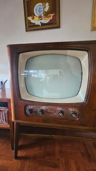 Mueble Vintage Televisión Tocadiscos