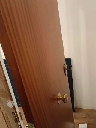 Puerta maciza de madera