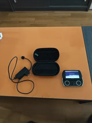 PSP Go Negra con funda y cargador