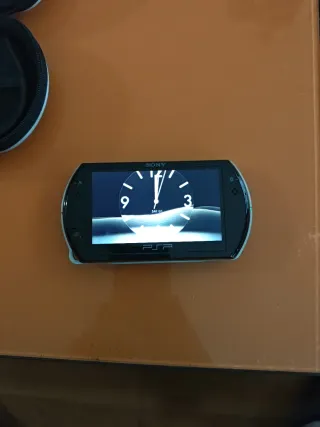 PSP Go Negra con funda y cargador