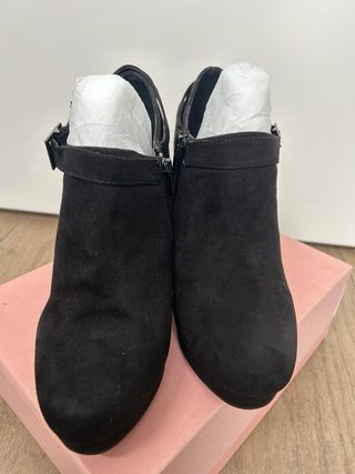 Botines de ante negros