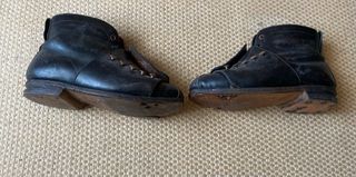 Botas, taco e bola de Hóquei anos 50