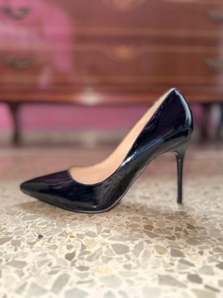 Tacones negros charol