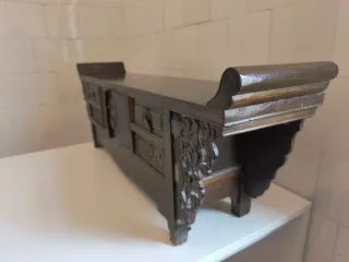 Mueble oriental antiguo de madera tallada – 92 cm