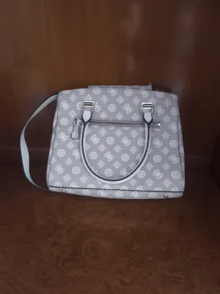 Bolso Guess Beige y Blanco