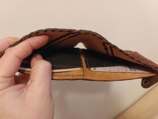 Cartera de cuero artesanal