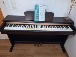 Piano Yamaha Clavinova CLP 220  Regalo banco.