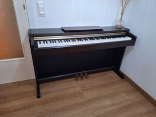 Piano Yamaha Clavinova CLP 220  Regalo banco.