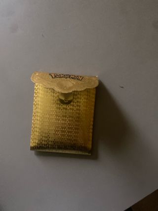 Carta Pokémon dorada
