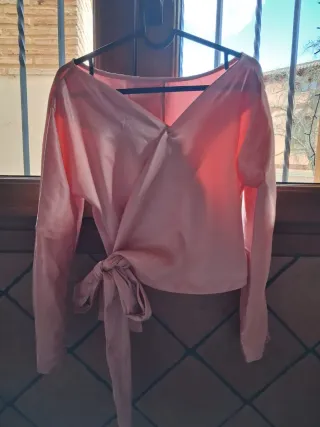 Blusa de seda rosa elegante