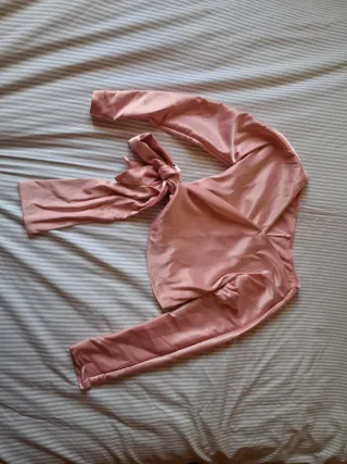 Blusa de seda rosa elegante