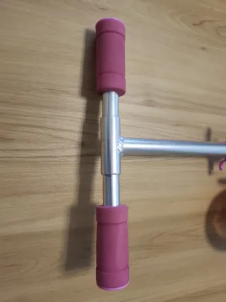 Patinete infantil rosa con ruedas luminosas