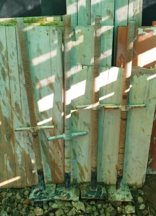 Usillos patas regulables para andamio