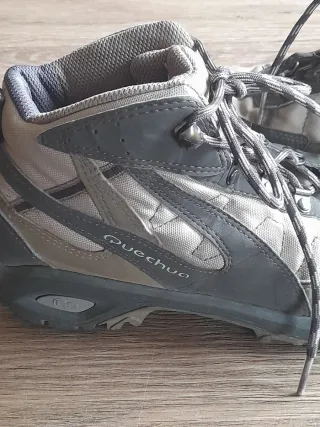 Botas de montaña Quechua de Decathlon, Talla 39