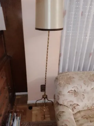 Lamparas de bronce una de pie y otra de techo