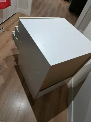 Cajoneras blancas de madera