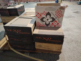 Restos de pavimento y azulejo