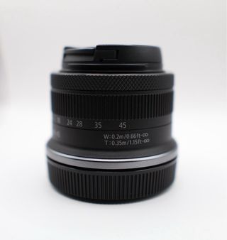 Objetivo Canon RF 18-45mm F4.5-6.3 con Polarizador