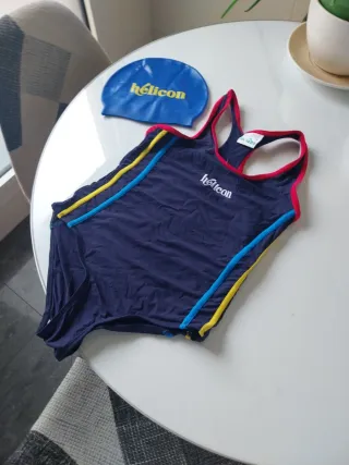 Bañador y gorro Helicon azul multicolor.