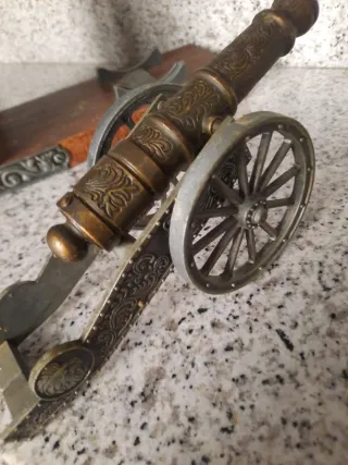 Sujetalibros cañones decorativos